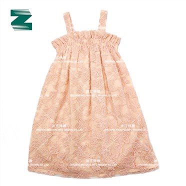 Hnav khaub ncaws rau menyuam yaus hauv lace ntaub nrog hauv ob sab phlu